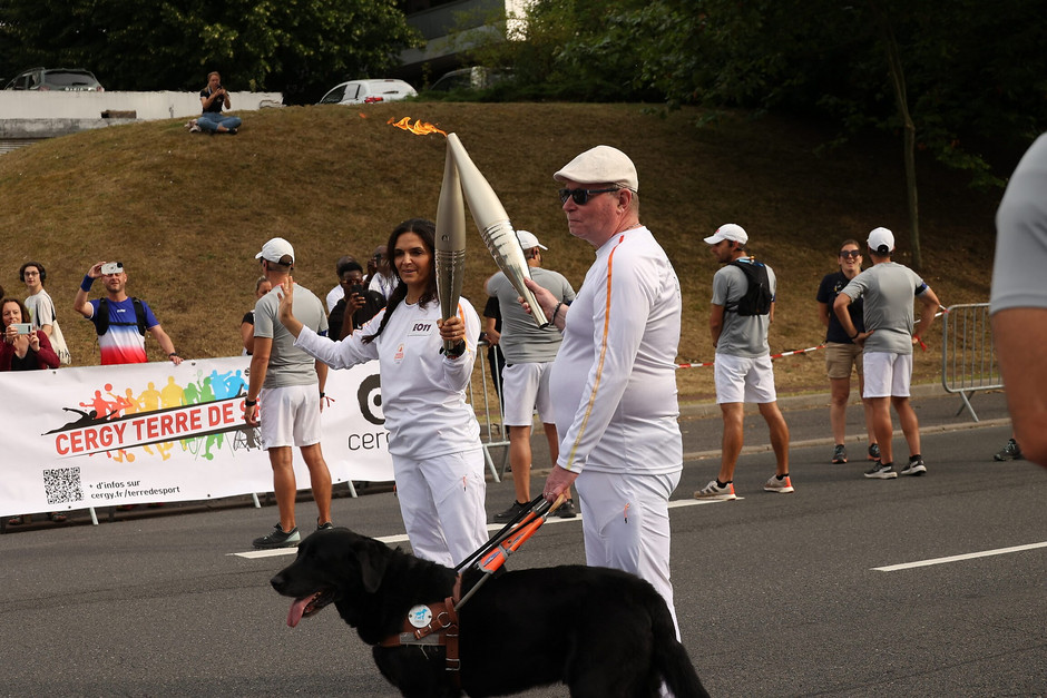 Passage de la flamme olympique à Cergy  - voir en plus grand : (fenêtre modale)