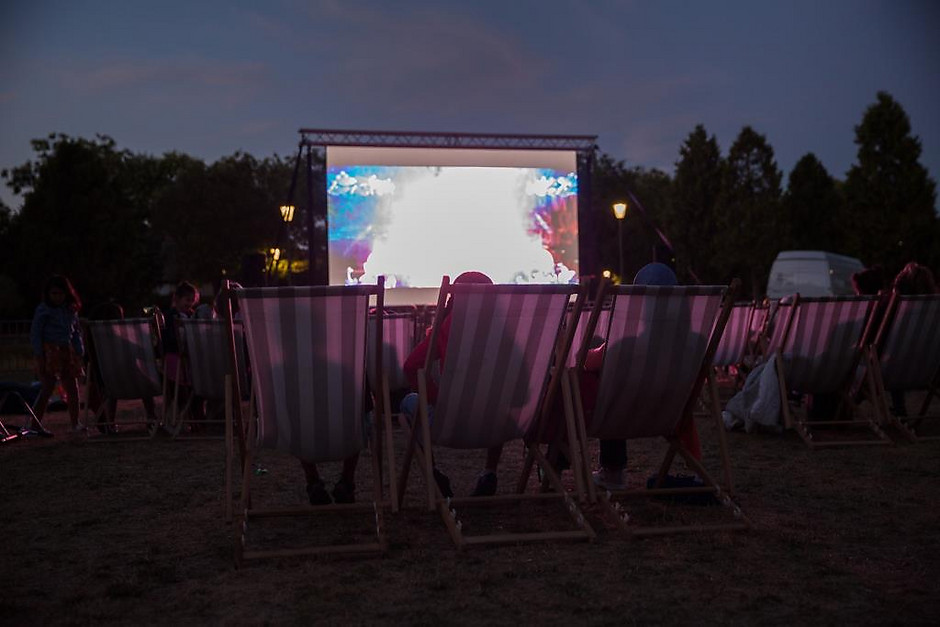 Séance de cinéma plein air au square de la Vénus des Loups, le mardi 28 juillet - voir en plus grand : (fenêtre modale)
