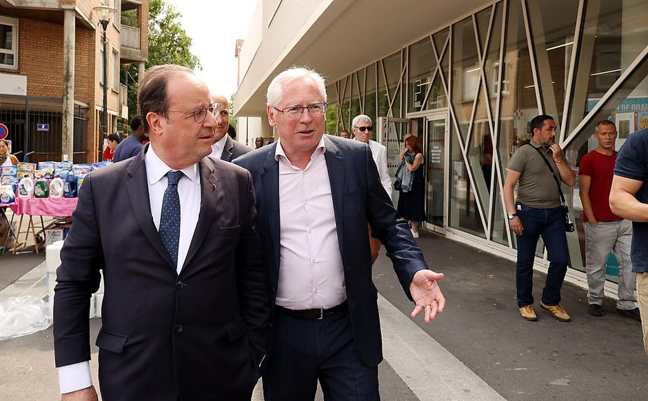 Le maire et François Hollande, le 17 juin dernier, à Cergy - voir en plus grand : (fenêtre modale)