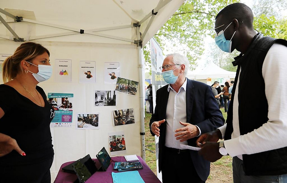 Journée des association au parc François Mitterrand avec le maire Jean-Paul Jeandon, septembre - voir en plus grand : (fenêtre modale)