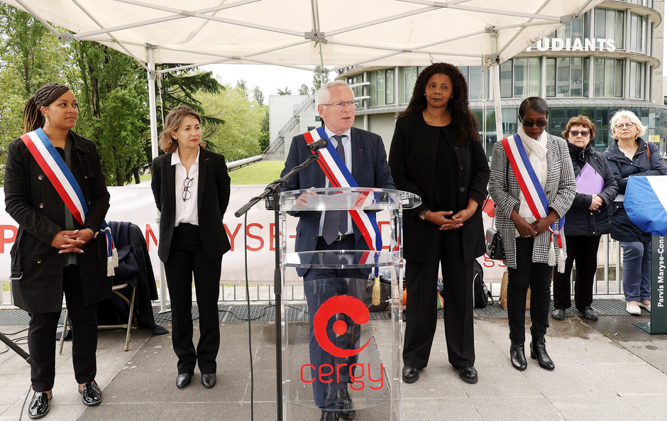 Inauguration du parvis Maryse-Condé, le 10 mai - voir en plus grand : (fenêtre modale)