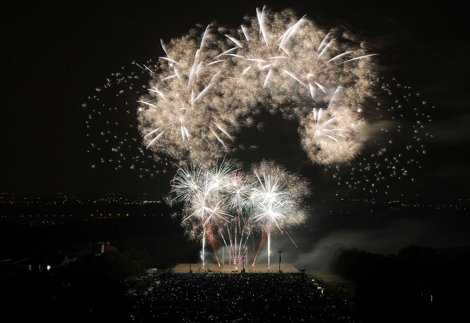 Feu d'artifice - voir en plus grand : (fenêtre modale)