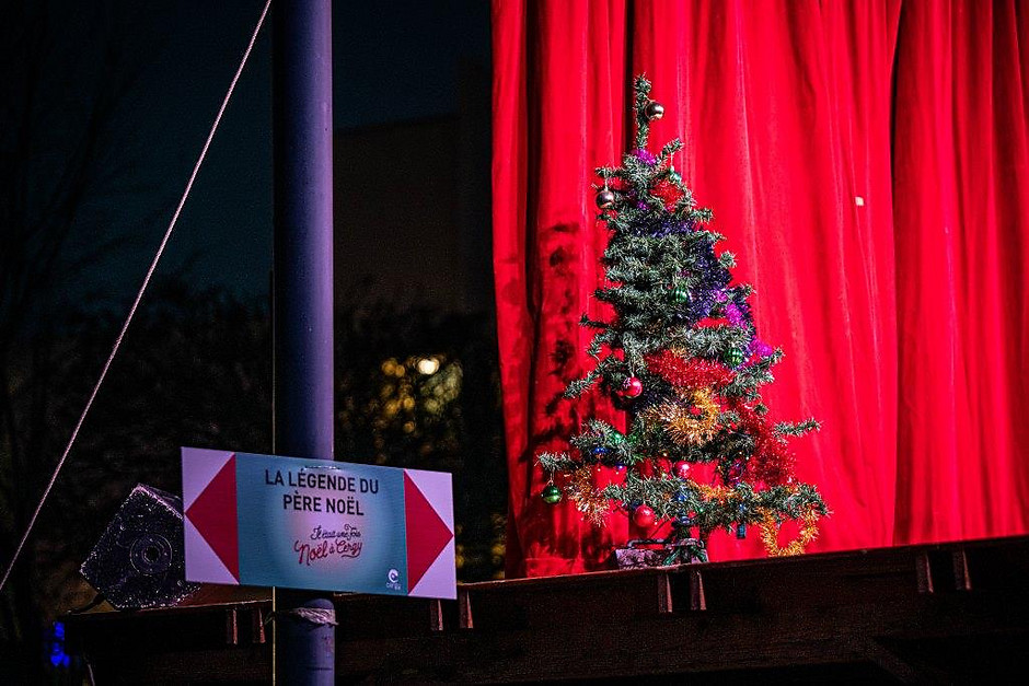 La légende du Père Noël, le 24 décembre à la place des Linandes - voir en plus grand : (fenêtre modale)