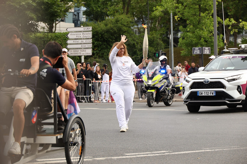 Passage de la flamme olympique à Cergy - voir en plus grand : (fenêtre modale)