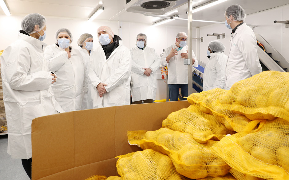 Visite de la cuisine centrale SOGERES par des parents d'élèves - voir en plus grand : (fenêtre modale)