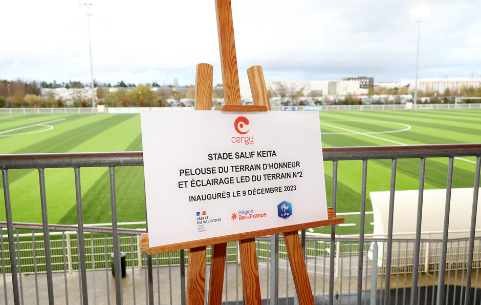 Inauguration du nouveau terrain de football du stade Salif-Keita - voir en plus grand : (fenêtre modale)