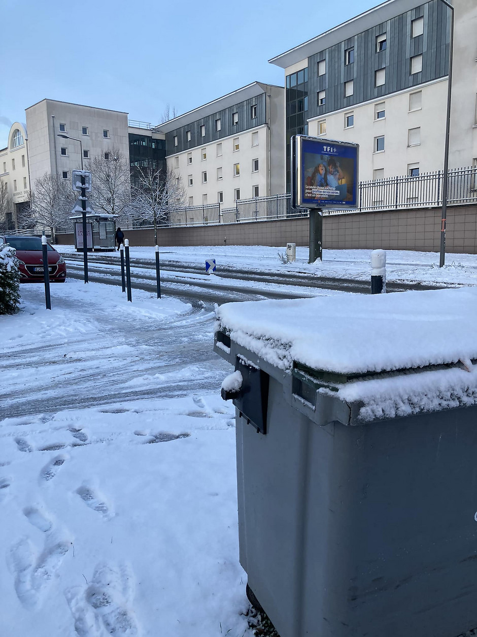 La neige s'invite à Cergy, nos équipes mobilisées - voir en plus grand : (fenêtre modale)