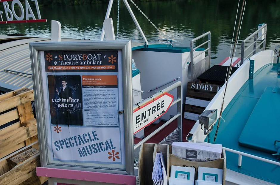 "L'Expérience Inédite : comédie musicale improvisée" sur la péniche Story Boat à Port Cergy le 16 août 2020 - voir en plus grand : (fenêtre modale)
