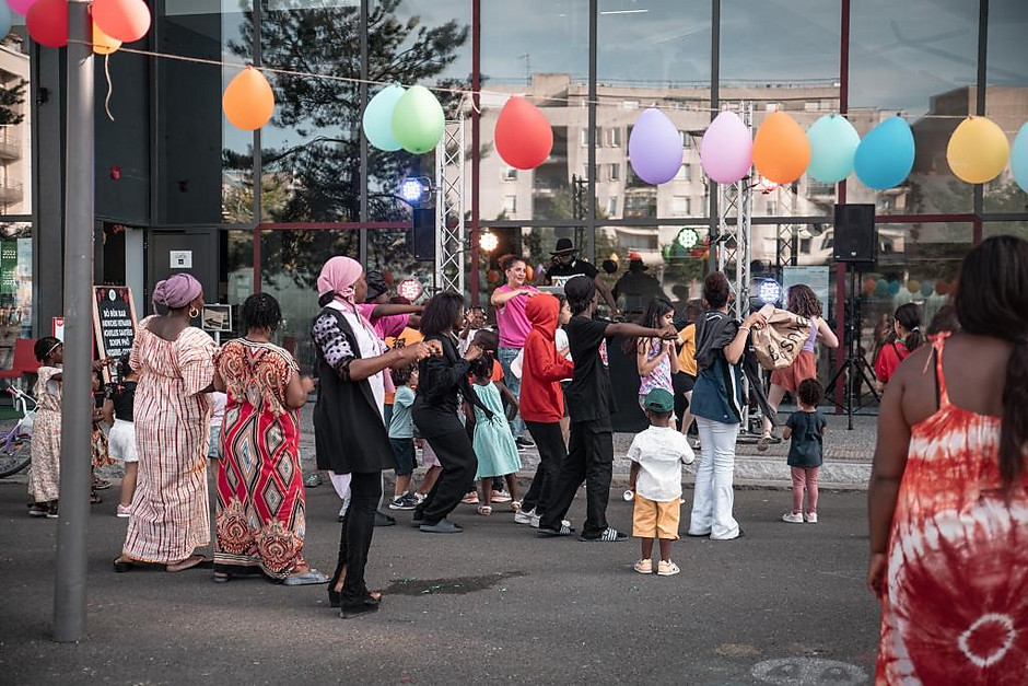 Bal d'été et Karaoké intergenerationnel, 7 juillet - voir en plus grand : (fenêtre modale)