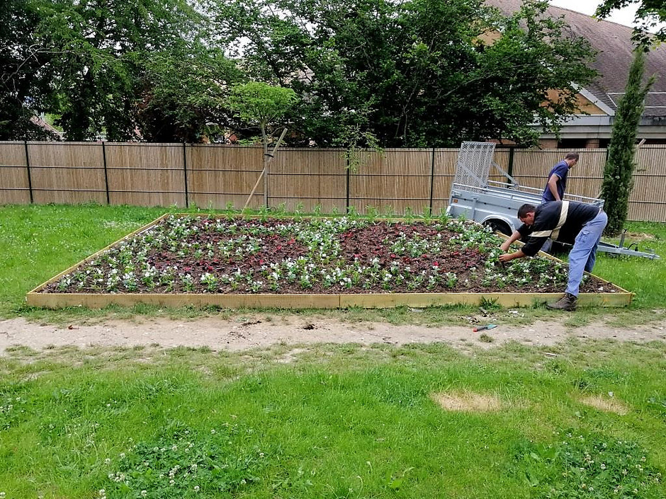 Jardinière située Avenue des Gémeaux. - voir en plus grand : (fenêtre modale)