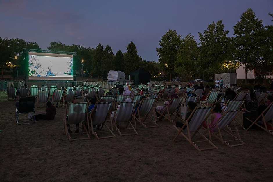 Séance de cinéma plein air au square de la Vénus des Loups, le mardi 28 juillet - voir en plus grand : (fenêtre modale)