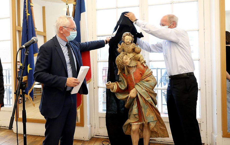 Journées européennes du patrimoine, inauguration de la statue saint Christophe à la mairie du Village avec le maire Jean-Paul Jeandon - voir en plus grand : (fenêtre modale)