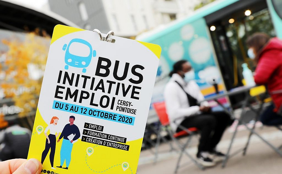 Bus initiative emploi dans le quartier des Hauts-de-Cergy, le 12 octobre 2020 - voir en plus grand : (fenêtre modale)