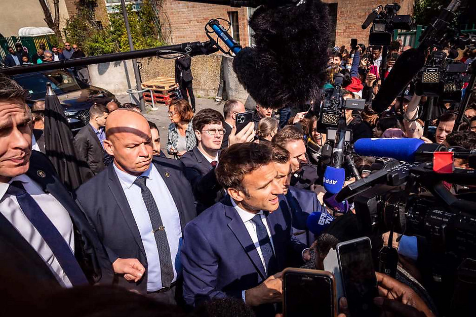 Visite d'Emmanuel Macron à Cergy, le 27 avril - voir en plus grand : (fenêtre modale)