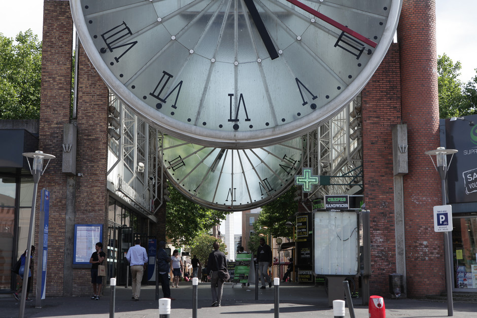 Passage couvert sous l'horloge de la gare Saint-Christophe - voir en plus grand : (fenêtre modale)
