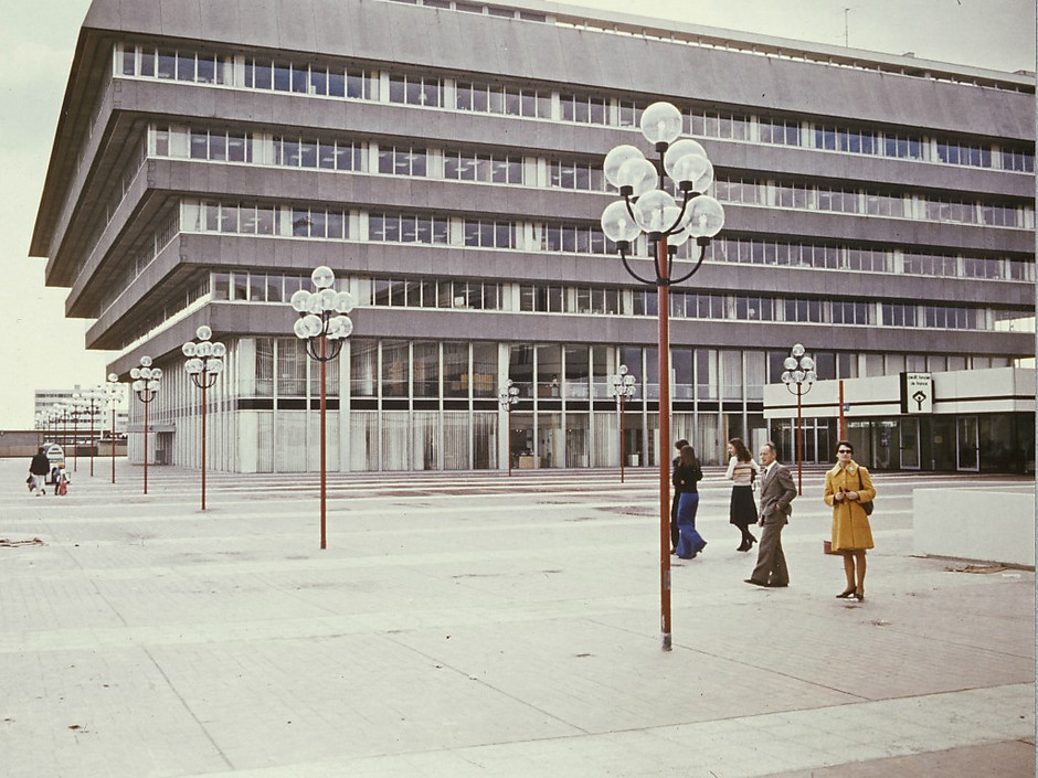 Inauguration de la préfecture du Val-d'Oise à Cezrgy en 1970 - voir en plus grand : (fenêtre modale)