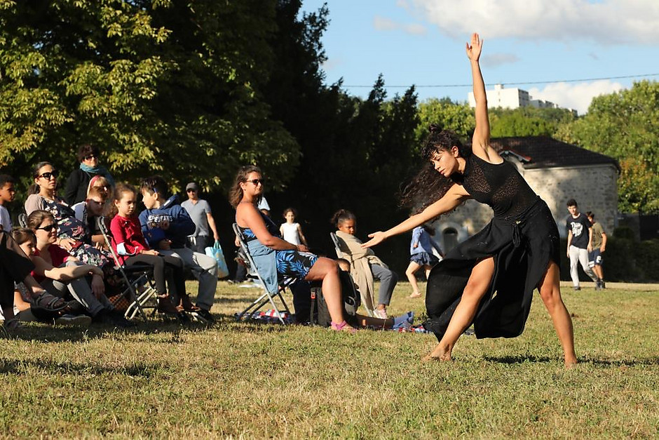 Spectacle de danse et musique jazz au parc Anne et Gérard Philipe, le 10 juillet - voir en plus grand : (fenêtre modale)