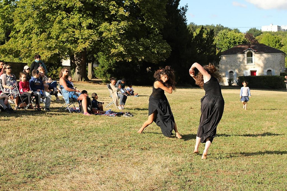 Spectacle de danse et musique jazz au parc Anne et Gérard Philipe, le 10 juillet - voir en plus grand : (fenêtre modale)
